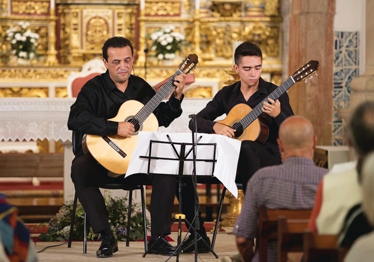 TWELVE STRINGS, Duet de guitarres